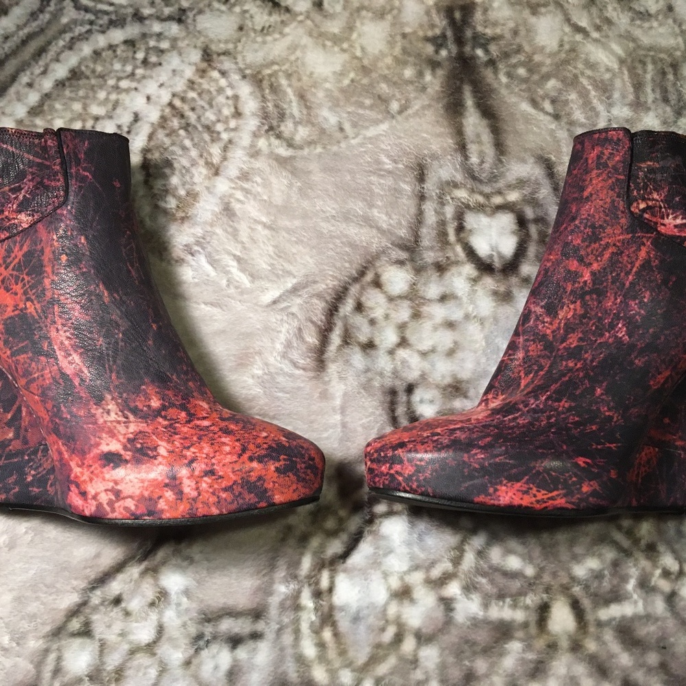 Helmut Lang Game of Thrones Black and Red Marble Leather Ankle Booties - Picture 10 of 16